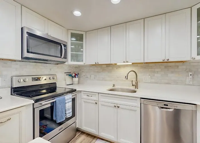 Convenient Beachfront With Balcony Pools Tennis Gym & Ac Ocean City