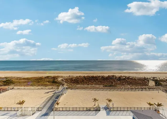 Convenient Beachfront With Balcony Pools Tennis Gym & Ac