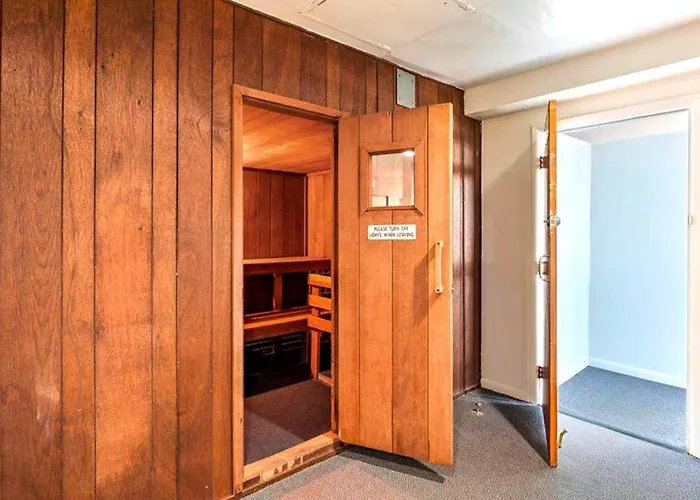 Holiday home Convenient Beachfront With Balcony Pools Tennis Gym & Ac Ocean City