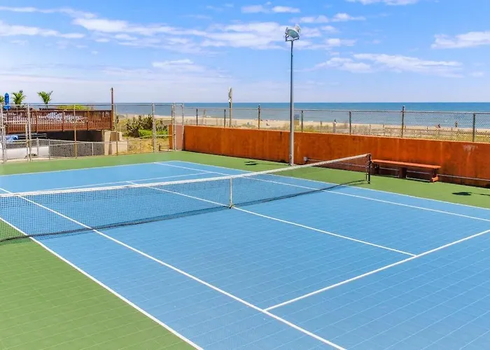 Convenient Beachfront With Balcony Pools Tennis Gym & Ac Holiday home